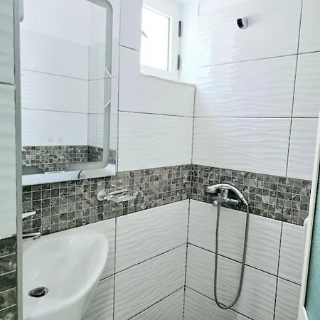 Artik Retreat 3 * Himara