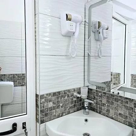 Artik Retreat 3 * Himare