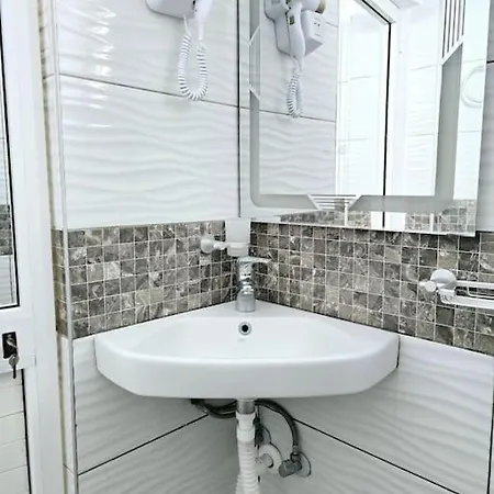 Artik Retreat 3 * Himara