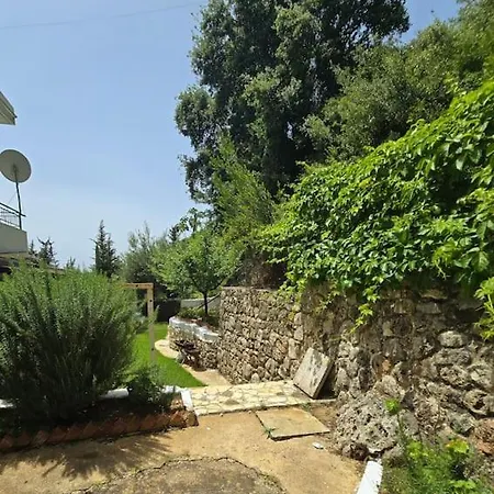 Artik Retreat 3 Vakantiehuis Himare